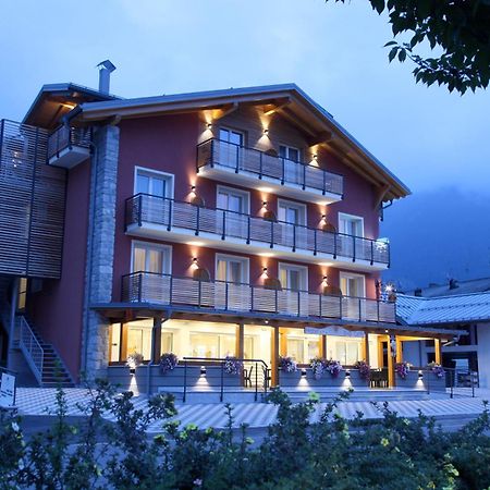 Hotel Gran Vacanze Rooms & Apartments Dimaro Exteriör bild