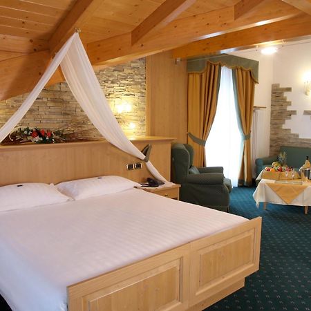 Hotel Gran Vacanze Rooms & Apartments Dimaro Exteriör bild