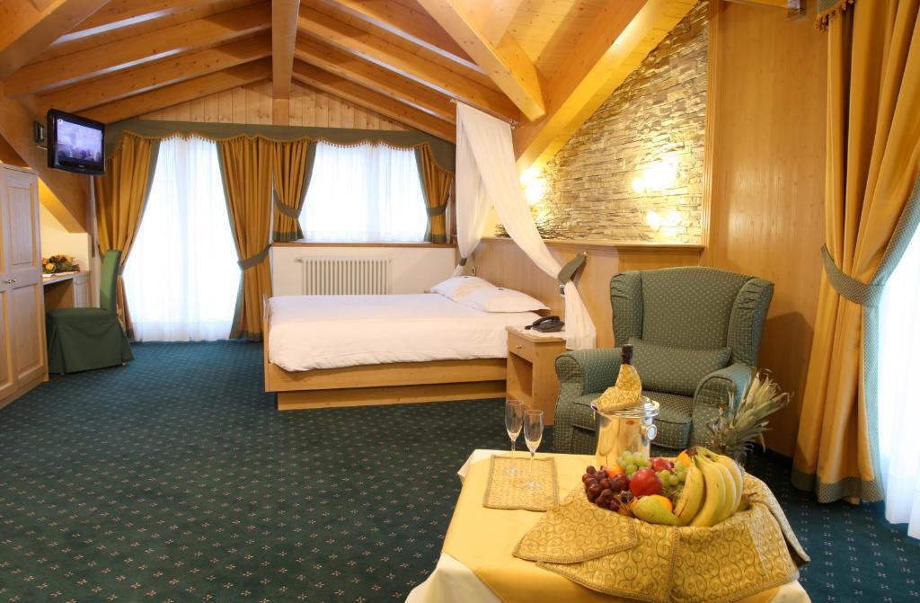 Hotel Gran Vacanze Rooms & Apartments Dimaro Exteriör bild
