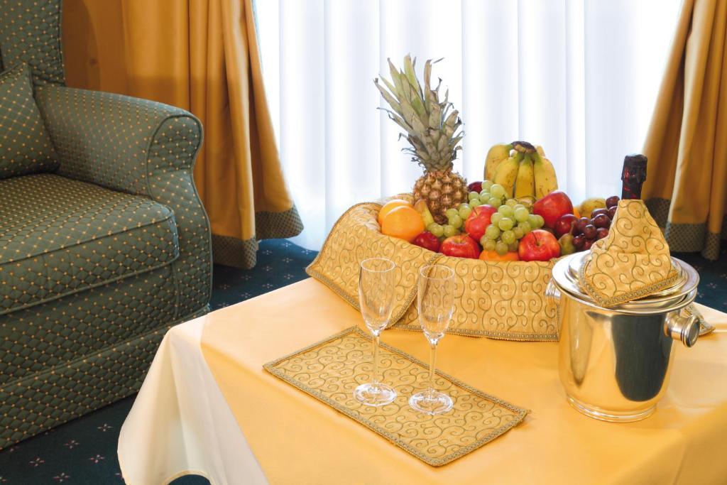 Hotel Gran Vacanze Rooms & Apartments Dimaro Exteriör bild