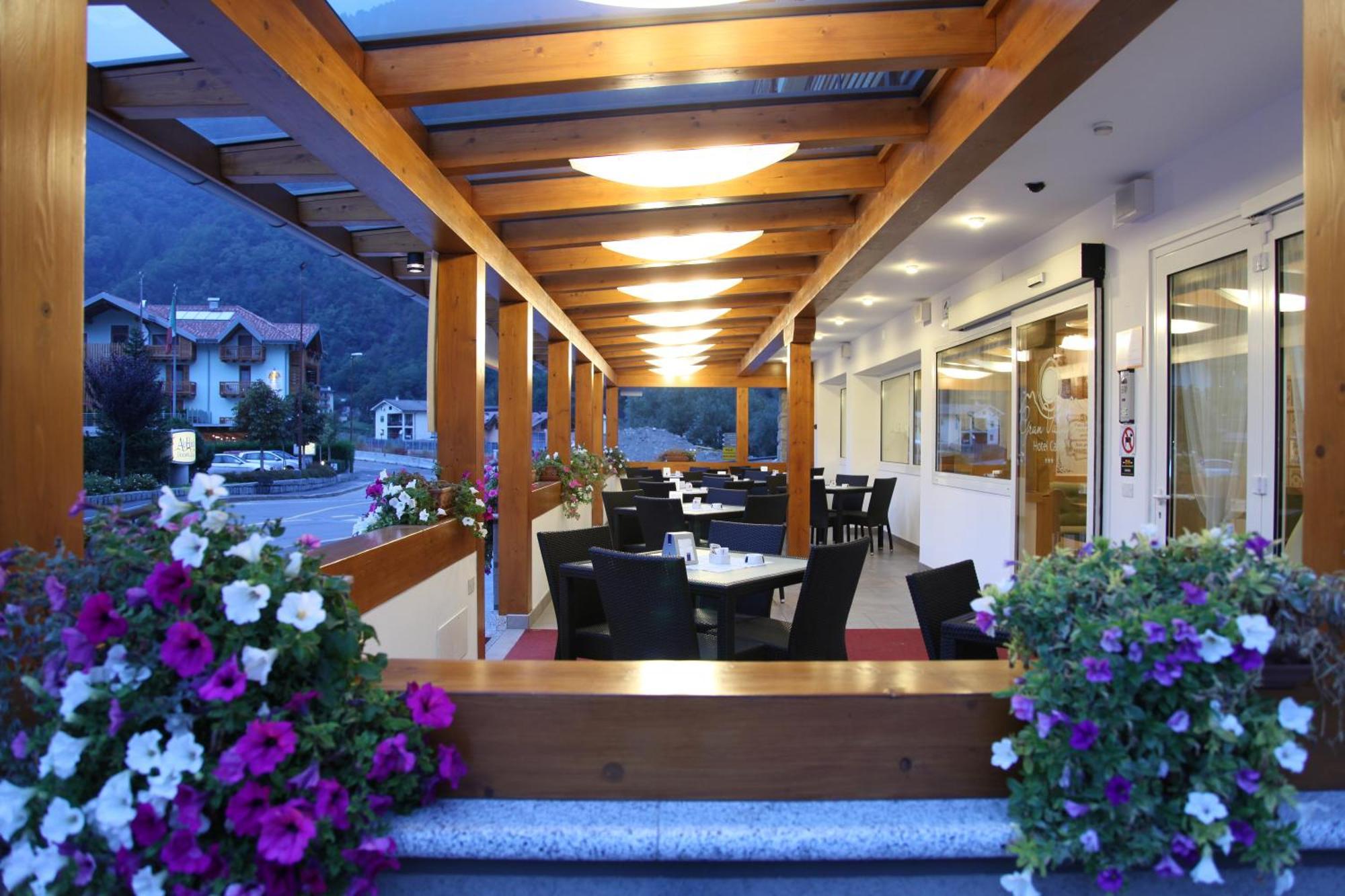 Hotel Gran Vacanze Rooms & Apartments Dimaro Exteriör bild