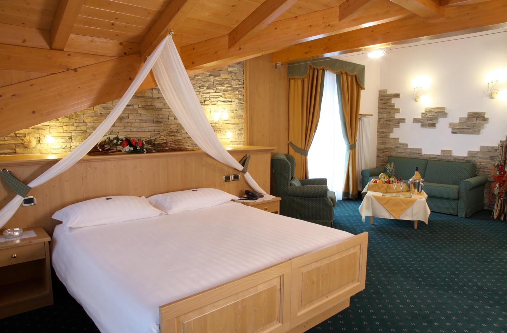 Hotel Gran Vacanze Rooms & Apartments Dimaro Exteriör bild