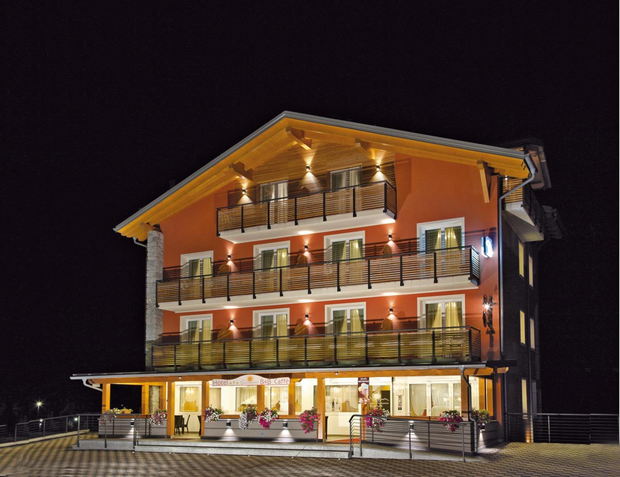 Hotel Gran Vacanze Rooms & Apartments Dimaro Exteriör bild